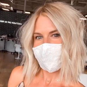 White or Gold Arrow Face Mask ⢠2 - $25